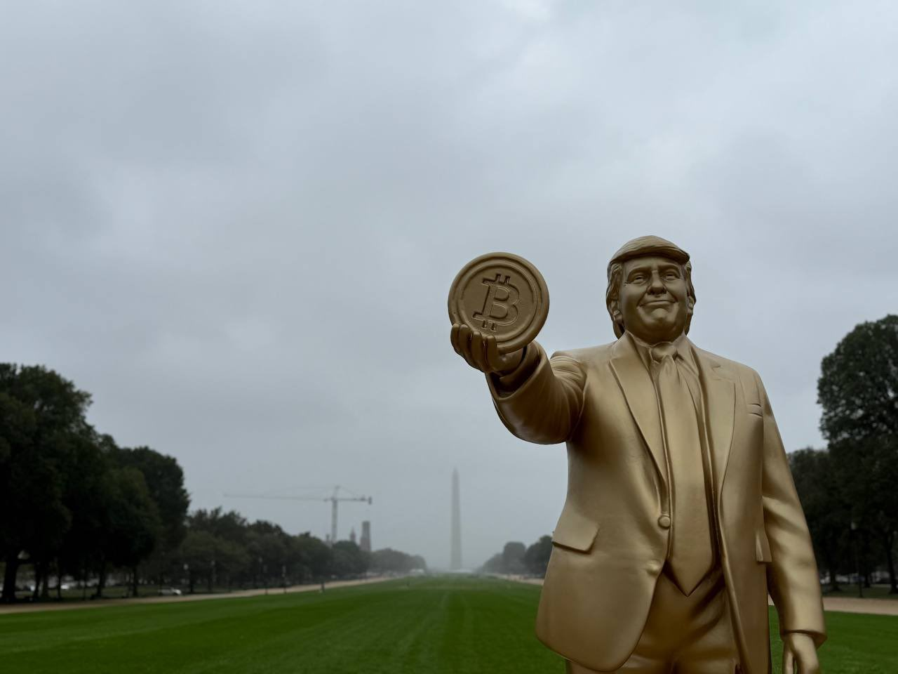Memecoiners erect a 12-foot golden Trump Bitcoin statue near US Capitol